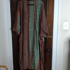 Lightweight robe from recycled sari fabric